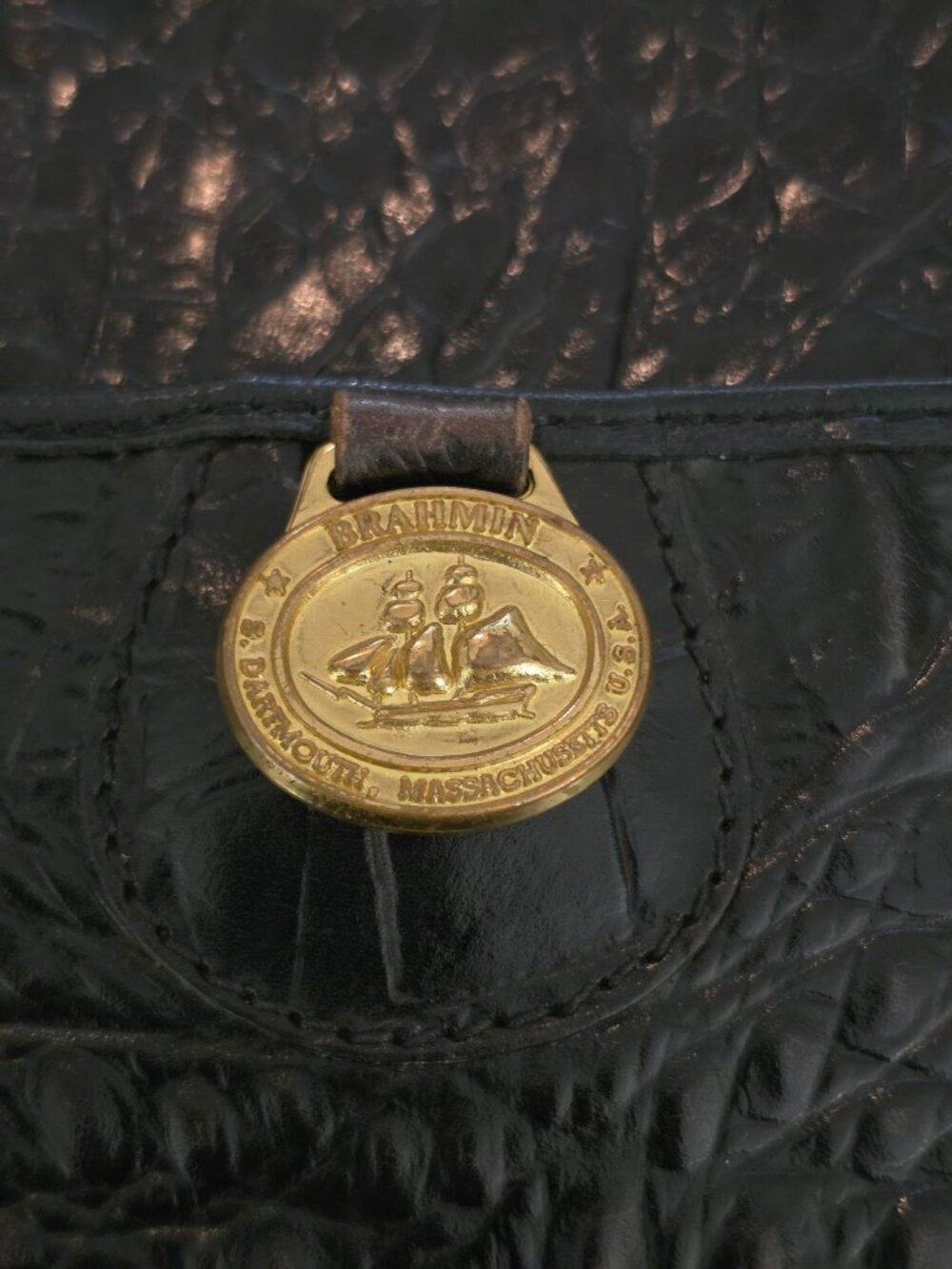 Vintage Brahmin Black Croc Embossed Leather Shoulder Bag Gold Medallion USA - Picture 3 of 9